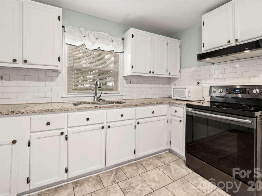 112 Harris Street, Belmont, NC 28012.  MLS# CAR4402705, YatesRealty ID 36495. 
