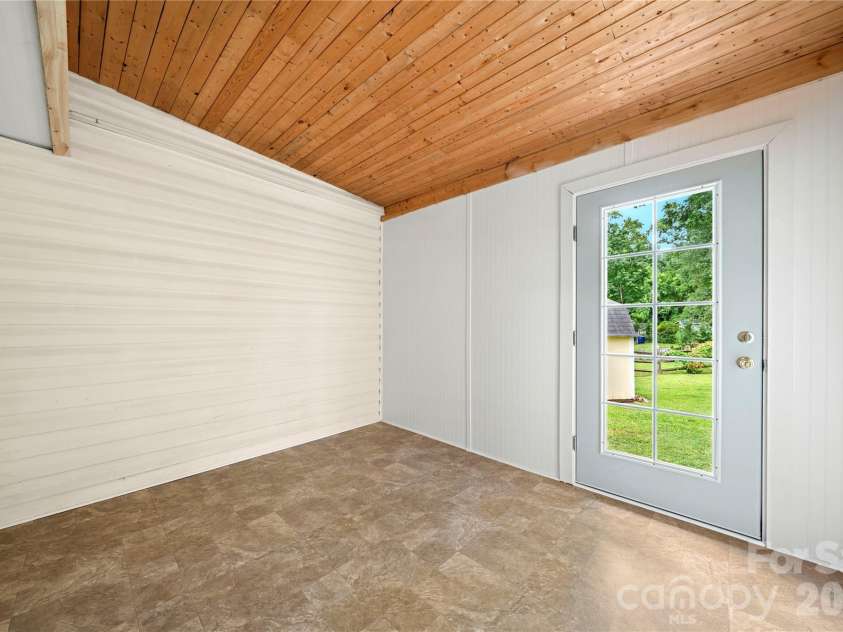 112 Harris Street, Belmont, NC 28012.  MLS# CAR4402705, YatesRealty ID 36495. 