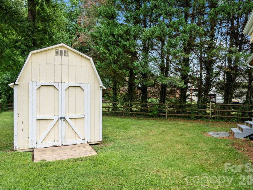 112 Harris Street, Belmont, NC 28012.  MLS# CAR4402705, YatesRealty ID 36495. 