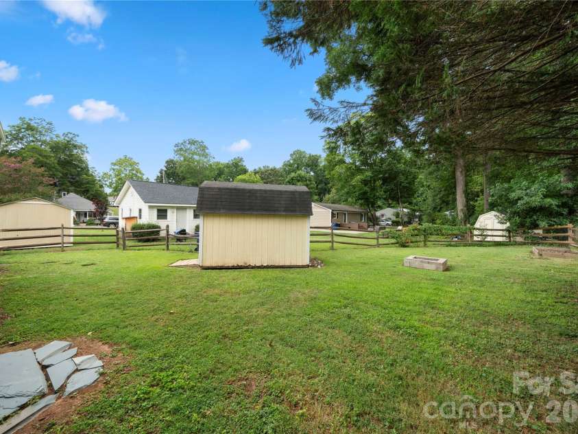 112 Harris Street, Belmont, NC 28012.  MLS# CAR4402705, YatesRealty ID 36495. 