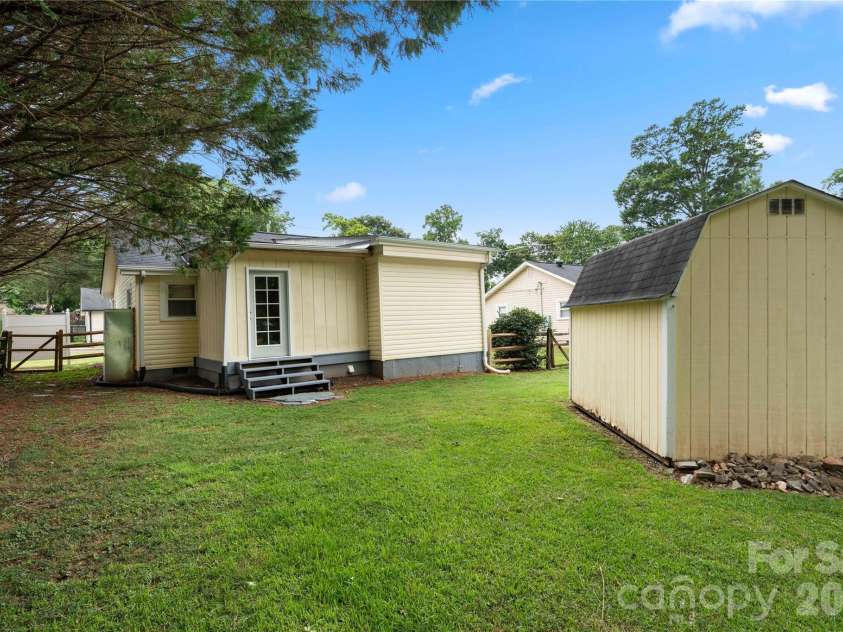 112 Harris Street, Belmont, NC 28012.  MLS# CAR4402705, YatesRealty ID 36495. 
