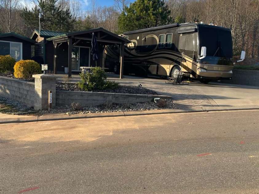 172 Sunset View Trail, Franklin, NC 28734.  MLS# CAR4337925, YatesRealty ID 3650. 