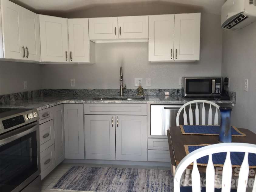 172 Sunset View Trail, Franklin, NC 28734.  MLS# CAR4337925, YatesRealty ID 3650. 