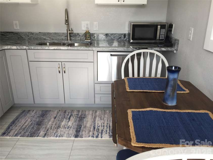 172 Sunset View Trail, Franklin, NC 28734.  MLS# CAR4337925, YatesRealty ID 3650. 