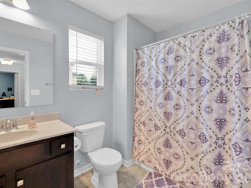 2527 Courtland Drive, Clover, SC 29710.  MLS# CAR4345965, YatesRealty ID 3650. Full bath (2nd floor)