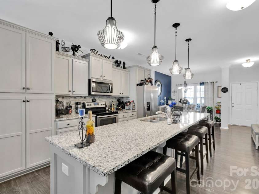 2527 Courtland Drive, Clover, SC 29710.  MLS# CAR4345965, YatesRealty ID 3650. Kitchen