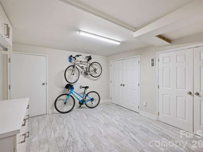 201 Hillside Avenue, Charlotte, NC 28209.  MLS# CAR4377112, YatesRealty ID 36500. Another angle....