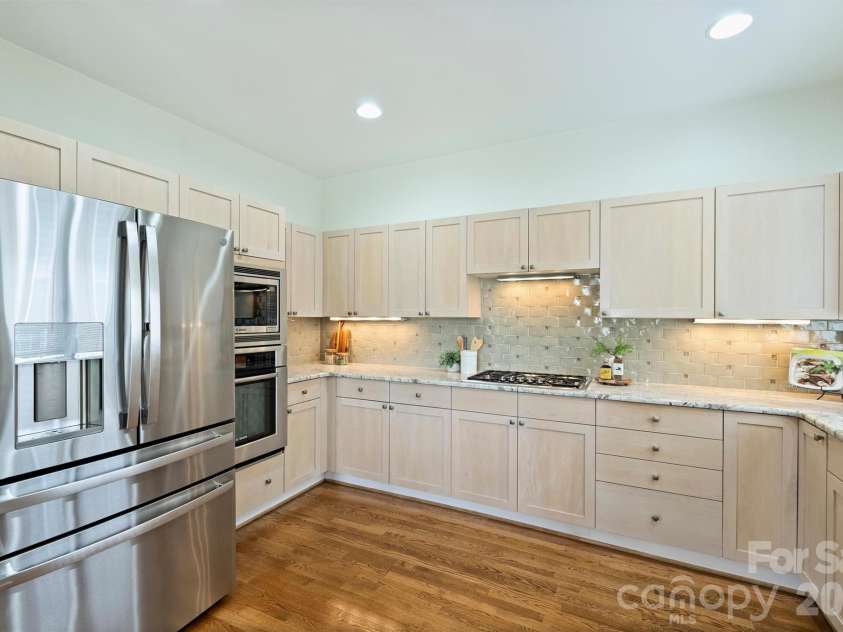 201 Hillside Avenue, Charlotte, NC 28209.  MLS# CAR4377112, YatesRealty ID 36500. This photo shows off the solid maple cabinets, subway tile backsplash, exotic granite countertops, and under-counter lighting.