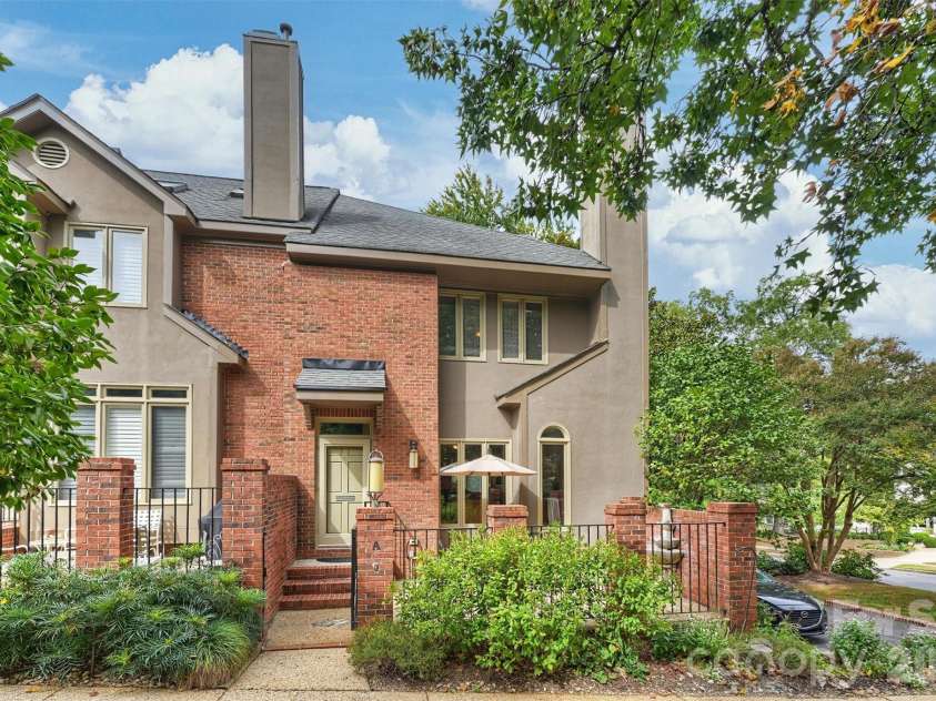 201 Hillside Avenue, Charlotte, NC 28209.  MLS# CAR4377112, YatesRealty ID 36500. Welcome home!