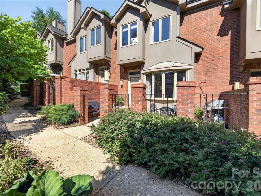 201 Hillside Avenue, Charlotte, NC 28209.  MLS# CAR4401269, YatesRealty ID 36500. 