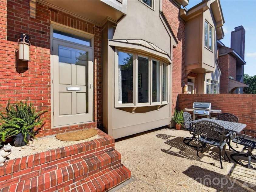 201 Hillside Avenue, Charlotte, NC 28209.  MLS# CAR4401269, YatesRealty ID 36500. 