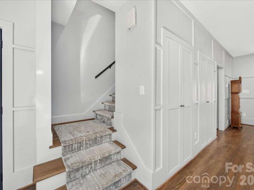 201 Hillside Avenue, Charlotte, NC 28209.  MLS# CAR4401269, YatesRealty ID 36500. 