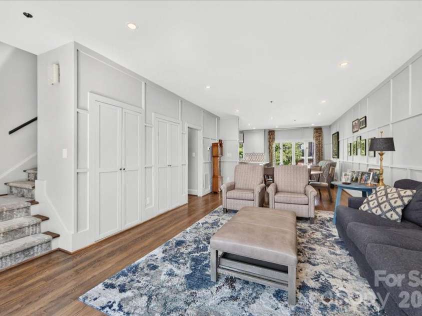 201 Hillside Avenue, Charlotte, NC 28209.  MLS# CAR4401269, YatesRealty ID 36500. 