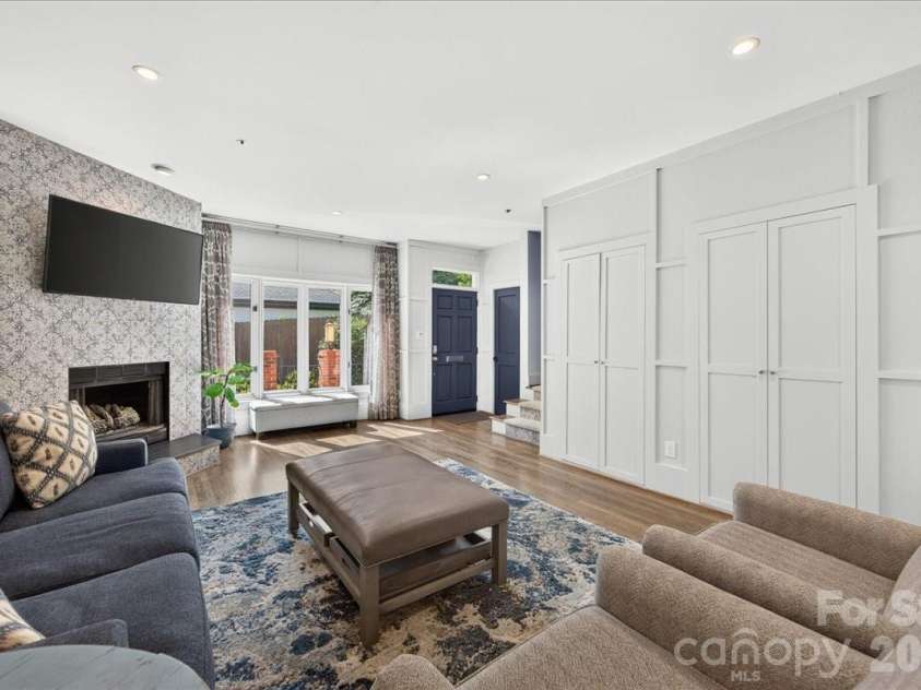 201 Hillside Avenue, Charlotte, NC 28209.  MLS# CAR4401269, YatesRealty ID 36500. 