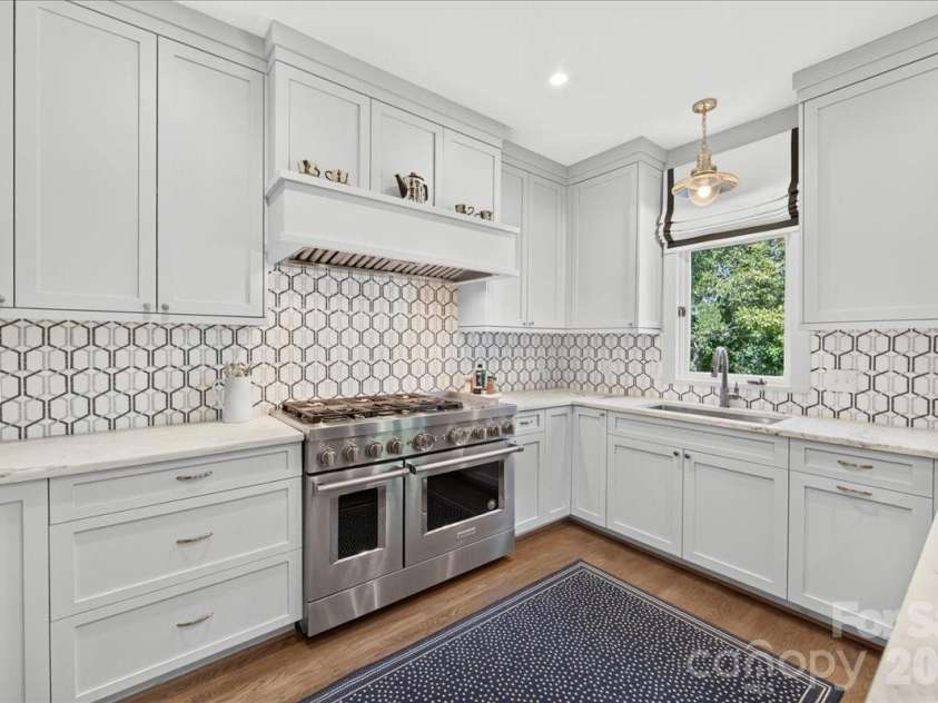 201 Hillside Avenue, Charlotte, NC 28209.  MLS# CAR4401269, YatesRealty ID 36500. 