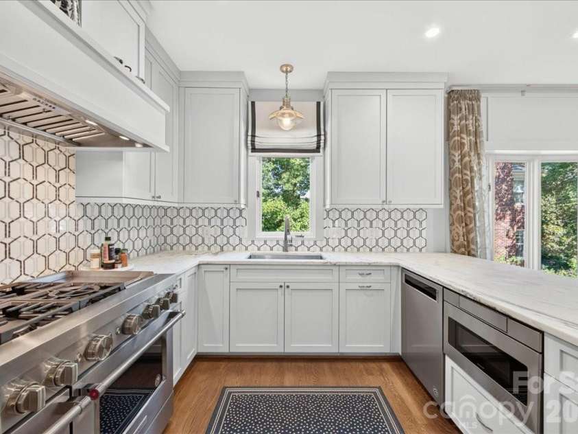 201 Hillside Avenue, Charlotte, NC 28209.  MLS# CAR4401269, YatesRealty ID 36500. 