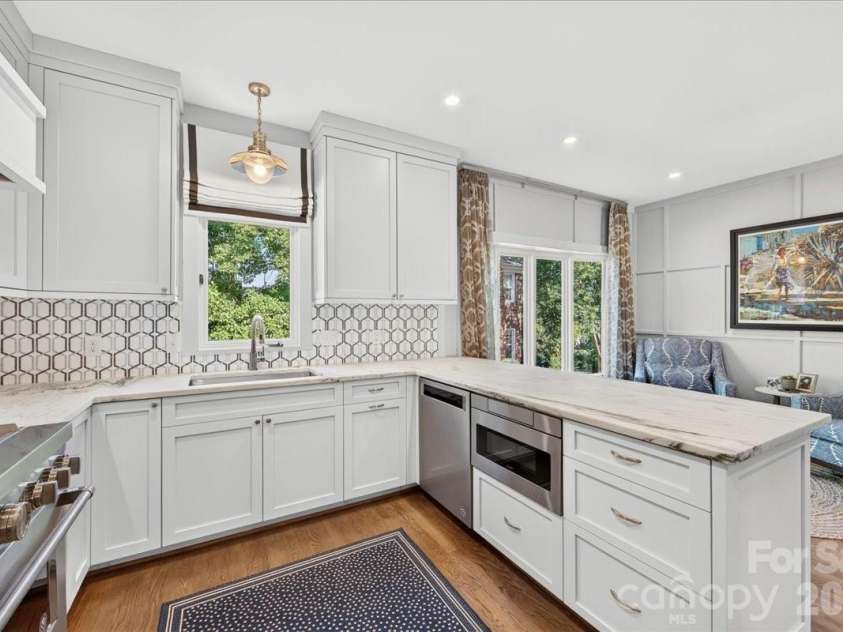 201 Hillside Avenue, Charlotte, NC 28209.  MLS# CAR4401269, YatesRealty ID 36500. 