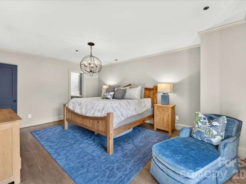 201 Hillside Avenue, Charlotte, NC 28209.  MLS# CAR4401269, YatesRealty ID 36500. 