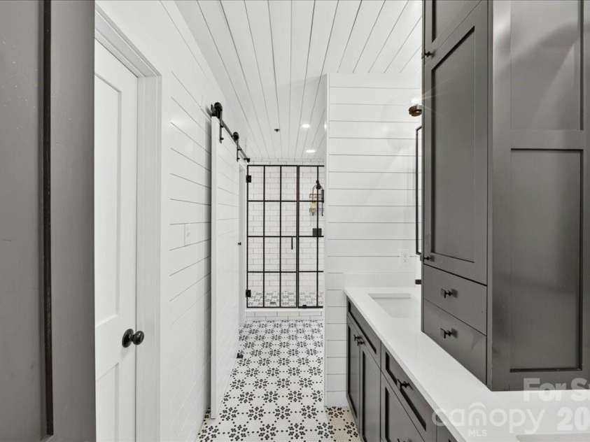201 Hillside Avenue, Charlotte, NC 28209.  MLS# CAR4401269, YatesRealty ID 36500. 