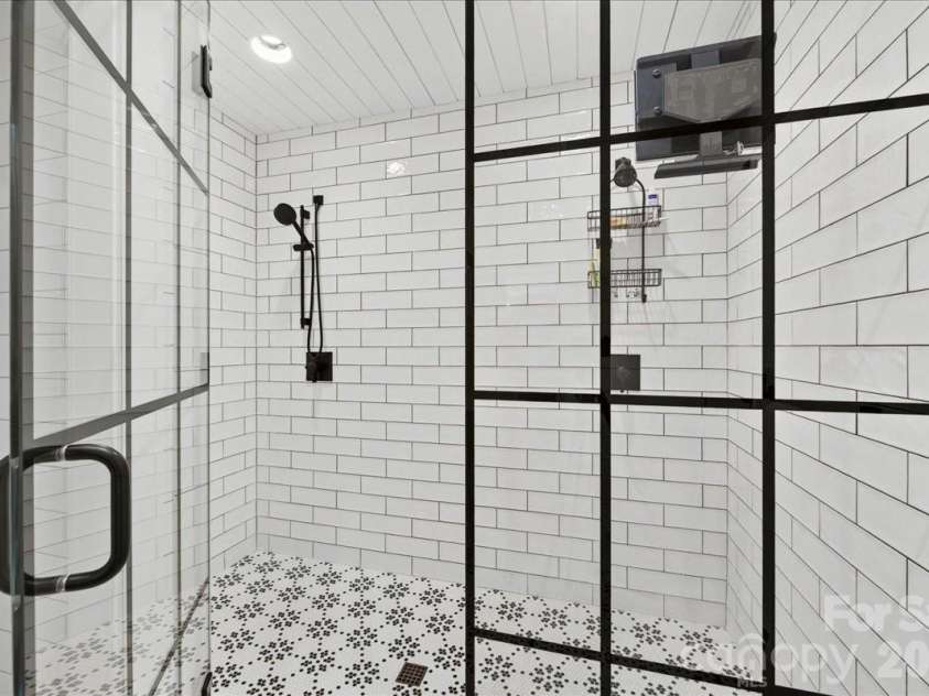 201 Hillside Avenue, Charlotte, NC 28209.  MLS# CAR4401269, YatesRealty ID 36500. 