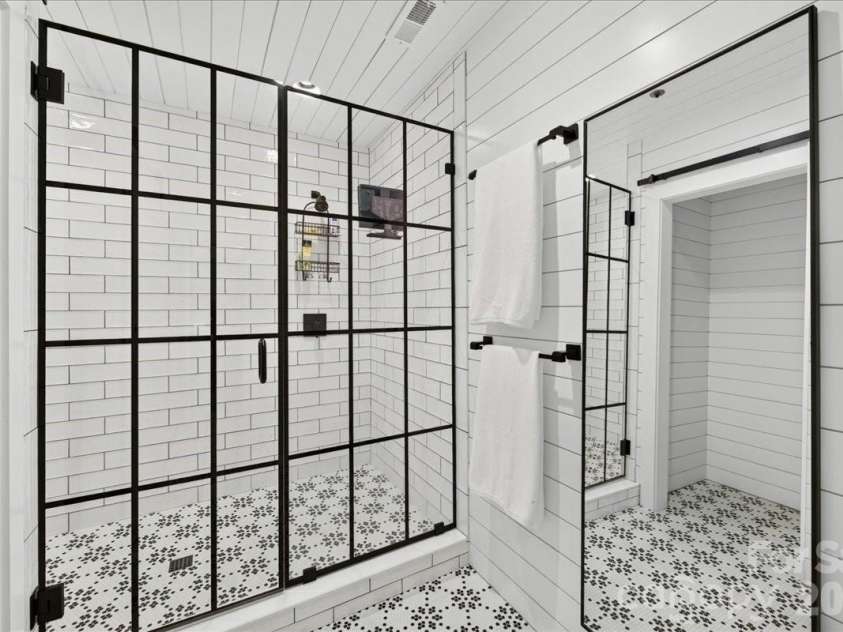 201 Hillside Avenue, Charlotte, NC 28209.  MLS# CAR4401269, YatesRealty ID 36500. 