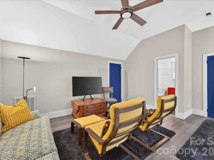 201 Hillside Avenue, Charlotte, NC 28209.  MLS# CAR4401269, YatesRealty ID 36500. 