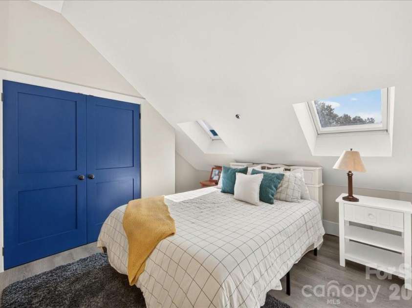 201 Hillside Avenue, Charlotte, NC 28209.  MLS# CAR4401269, YatesRealty ID 36500. 