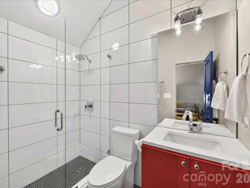 201 Hillside Avenue, Charlotte, NC 28209.  MLS# CAR4401269, YatesRealty ID 36500. 