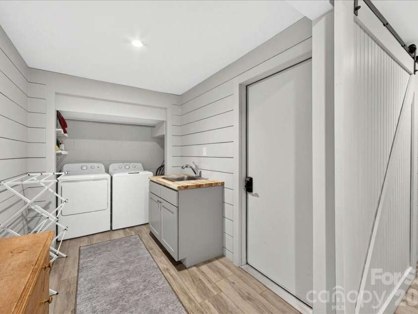 201 Hillside Avenue, Charlotte, NC 28209.  MLS# CAR4401269, YatesRealty ID 36500. 