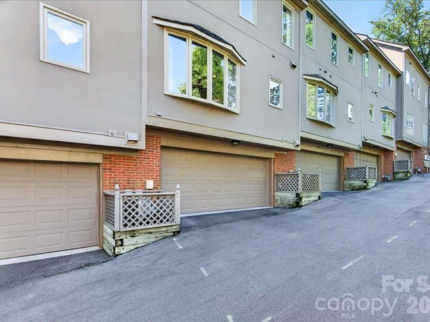 201 Hillside Avenue, Charlotte, NC 28209.  MLS# CAR4401269, YatesRealty ID 36500. 
