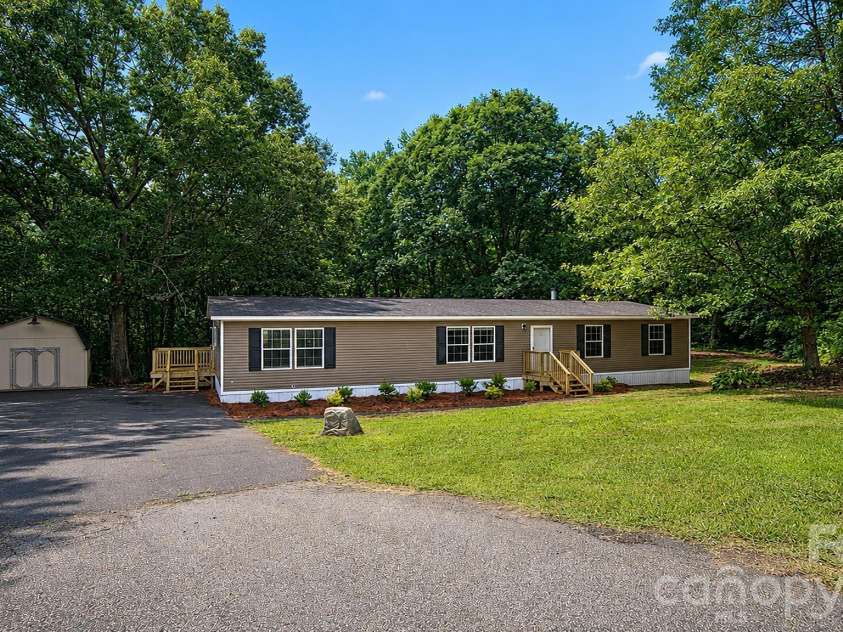 1185 Galway Lane, Clover, SC 29710.  MLS# CAR4403351, YatesRealty ID 36501. 