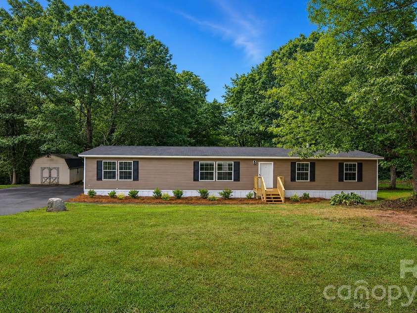 1185 Galway Lane, Clover, SC 29710.  MLS# CAR4403351, YatesRealty ID 36501. 