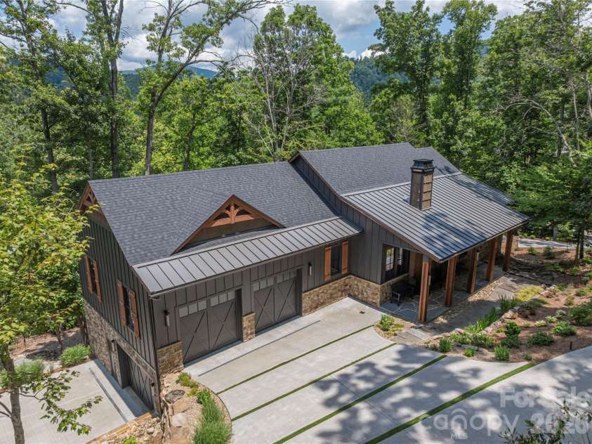 28 Garren View Drive, Fairview, NC 28730.  MLS# CAR4394476, YatesRealty ID 36502. 