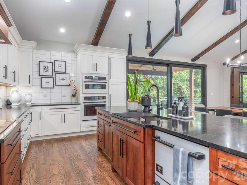 28 Garren View Drive, Fairview, NC 28730.  MLS# CAR4394476, YatesRealty ID 36502. 
