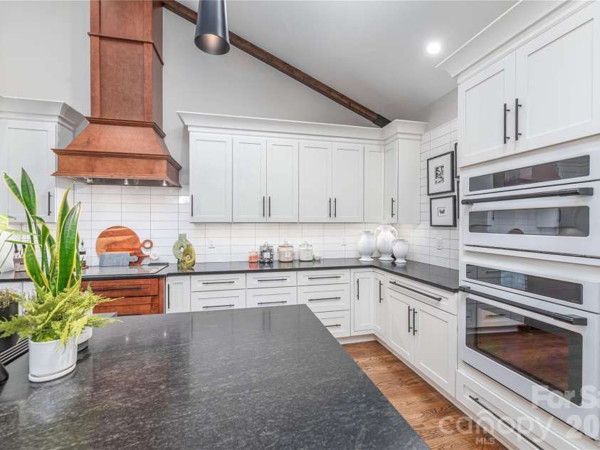 28 Garren View Drive, Fairview, NC 28730.  MLS# CAR4394476, YatesRealty ID 36502. 