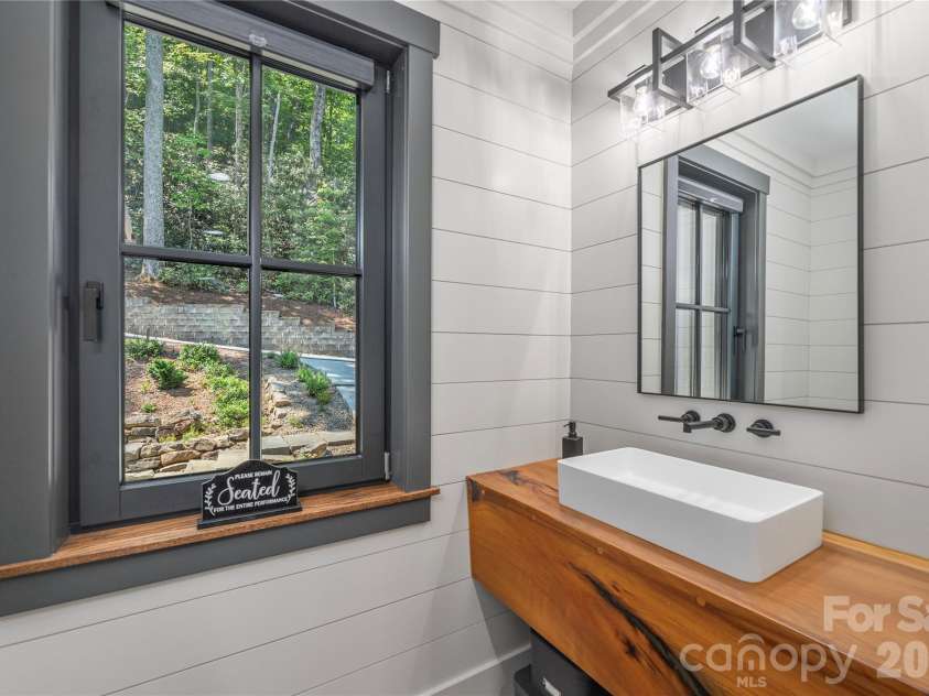 28 Garren View Drive, Fairview, NC 28730.  MLS# CAR4394476, YatesRealty ID 36502. 