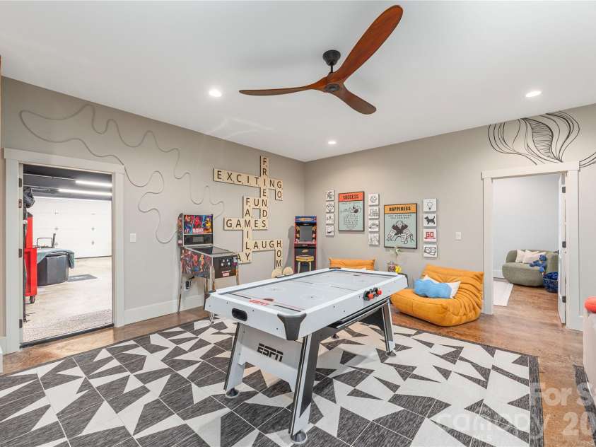28 Garren View Drive, Fairview, NC 28730.  MLS# CAR4394476, YatesRealty ID 36502. 