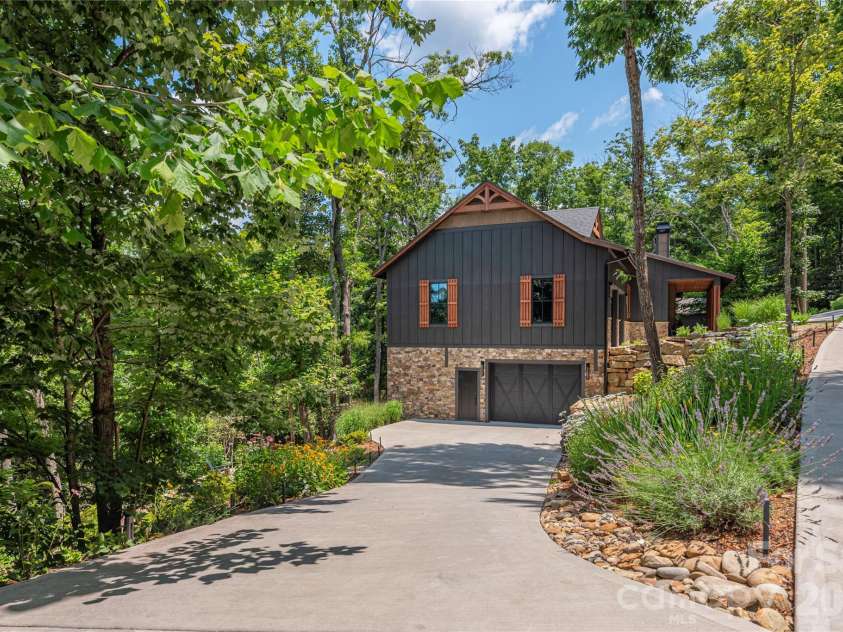 28 Garren View Drive, Fairview, NC 28730.  MLS# CAR4394476, YatesRealty ID 36502. 