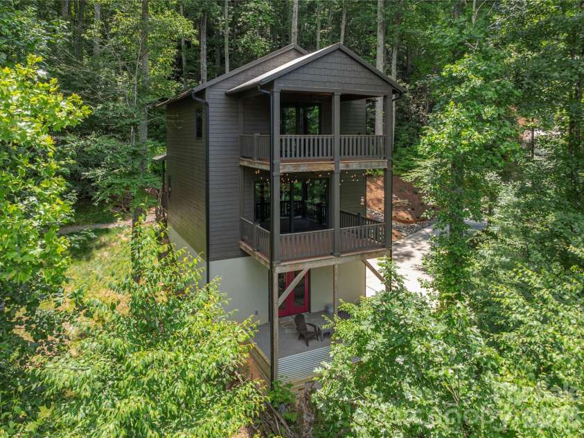 30 Garren View Drive, Fairview, NC 28730.  MLS# CAR4397082, YatesRealty ID 36503. Large decks and lower patio