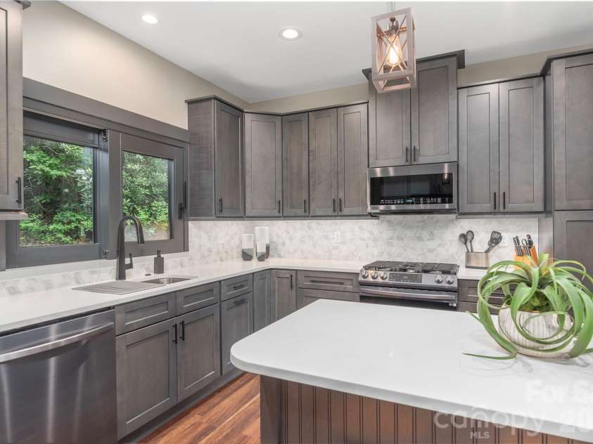 30 Garren View Drive, Fairview, NC 28730.  MLS# CAR4397082, YatesRealty ID 36503. Lots or cabinets and gas range