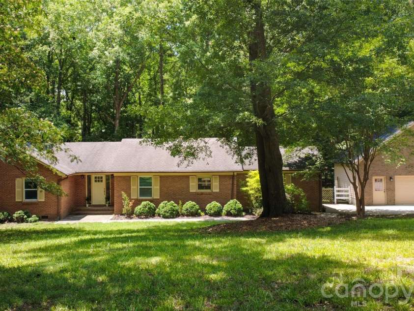 292 Canonero Place, Fort Mill, SC 29707.  MLS# CAR4398008, YatesRealty ID 36504. 