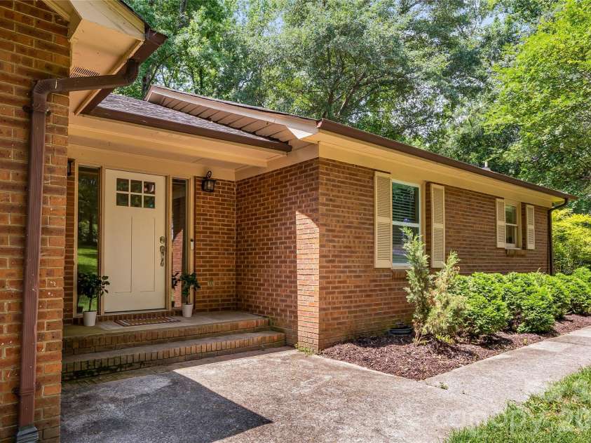 292 Canonero Place, Fort Mill, SC 29707.  MLS# CAR4398008, YatesRealty ID 36504. 
