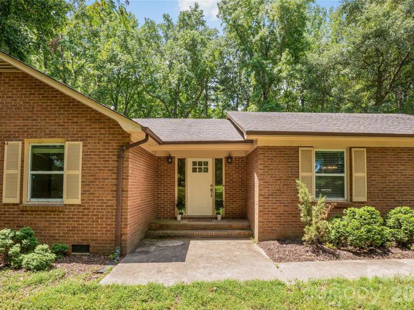 292 Canonero Place, Fort Mill, SC 29707.  MLS# CAR4398008, YatesRealty ID 36504. 
