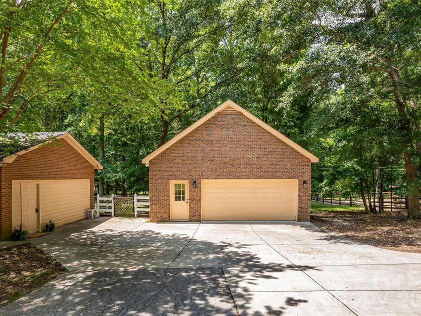 292 Canonero Place, Fort Mill, SC 29707.  MLS# CAR4398008, YatesRealty ID 36504. 