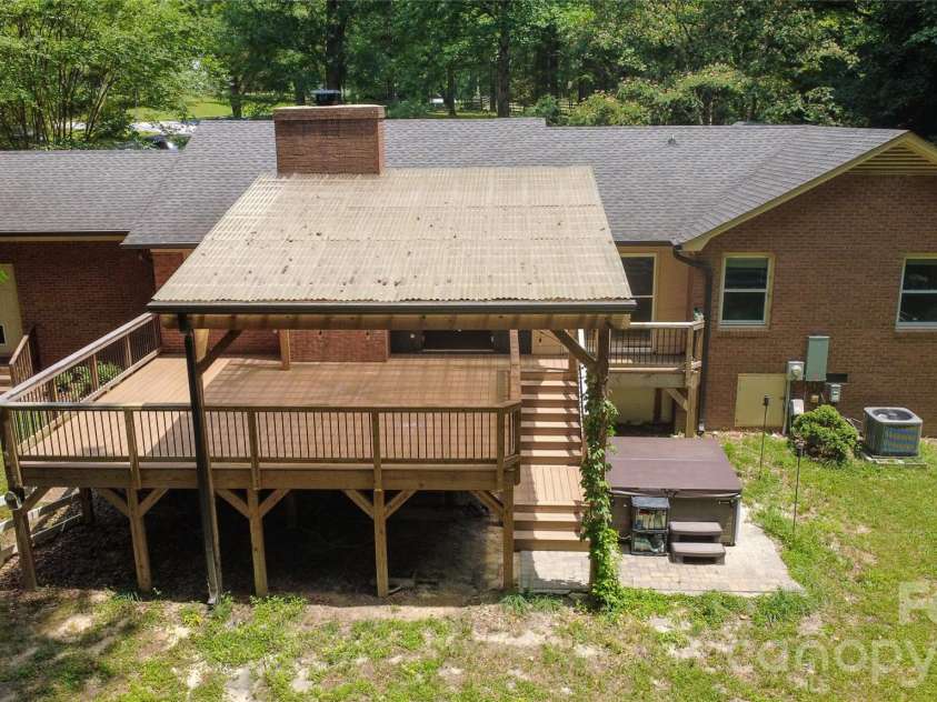 292 Canonero Place, Fort Mill, SC 29707.  MLS# CAR4398008, YatesRealty ID 36504. 