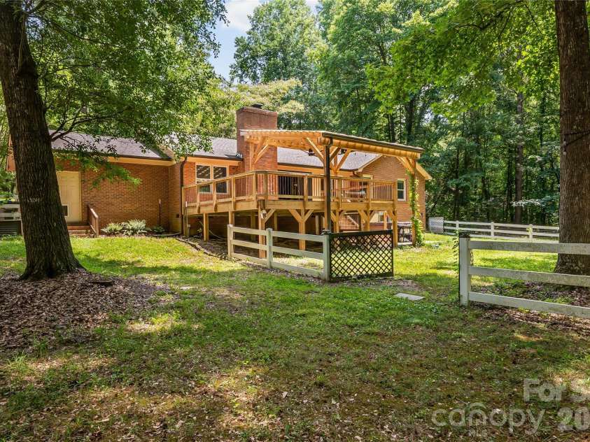 292 Canonero Place, Fort Mill, SC 29707.  MLS# CAR4398008, YatesRealty ID 36504. 