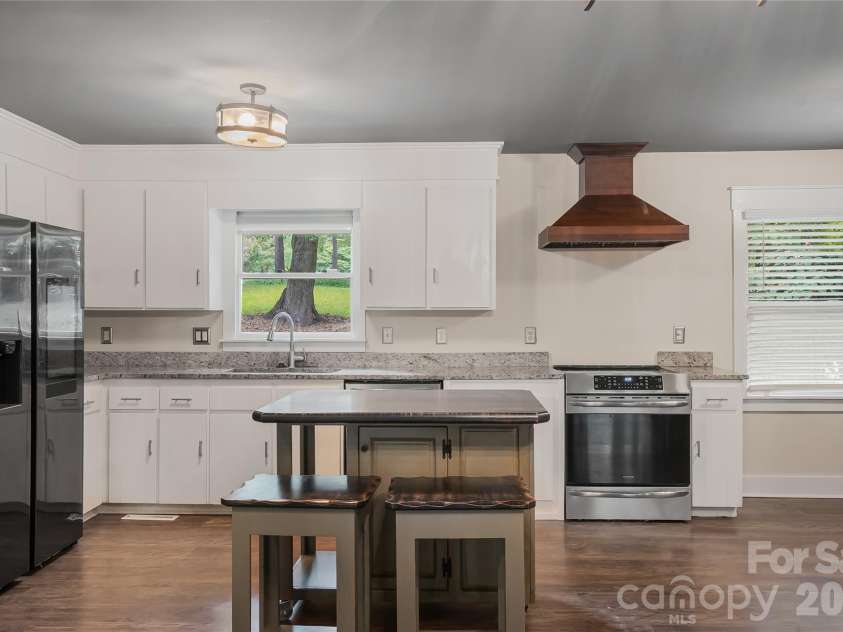 292 Canonero Place, Fort Mill, SC 29707.  MLS# CAR4398008, YatesRealty ID 36504. 