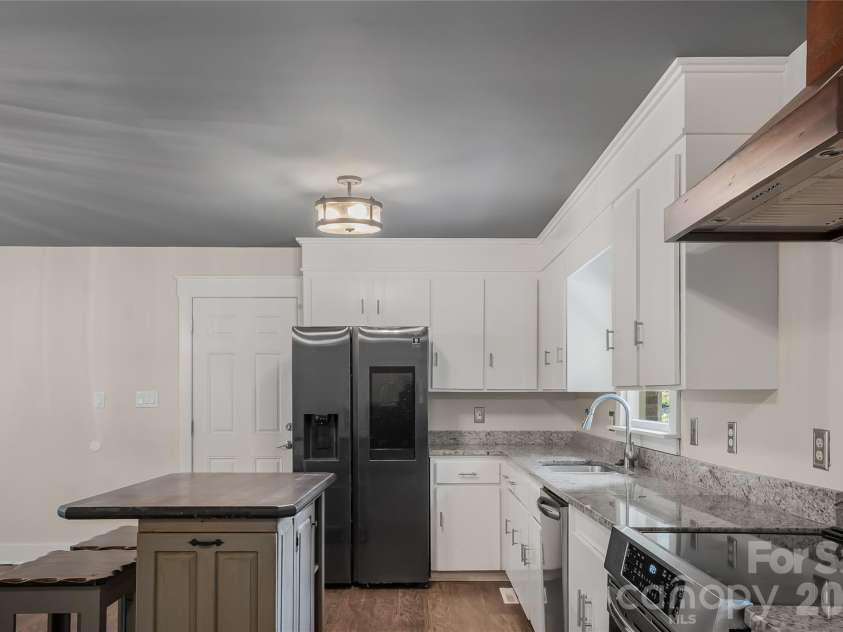 292 Canonero Place, Fort Mill, SC 29707.  MLS# CAR4398008, YatesRealty ID 36504. 