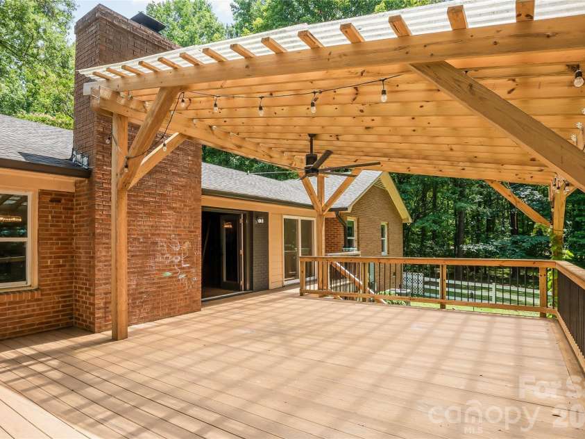 292 Canonero Place, Fort Mill, SC 29707.  MLS# CAR4398008, YatesRealty ID 36504. 