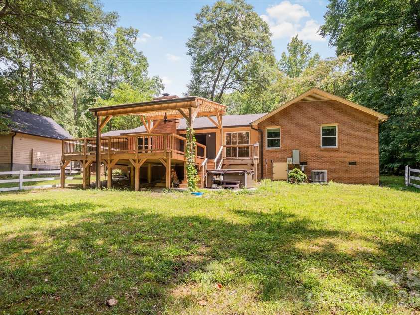 292 Canonero Place, Fort Mill, SC 29707.  MLS# CAR4398008, YatesRealty ID 36504. 